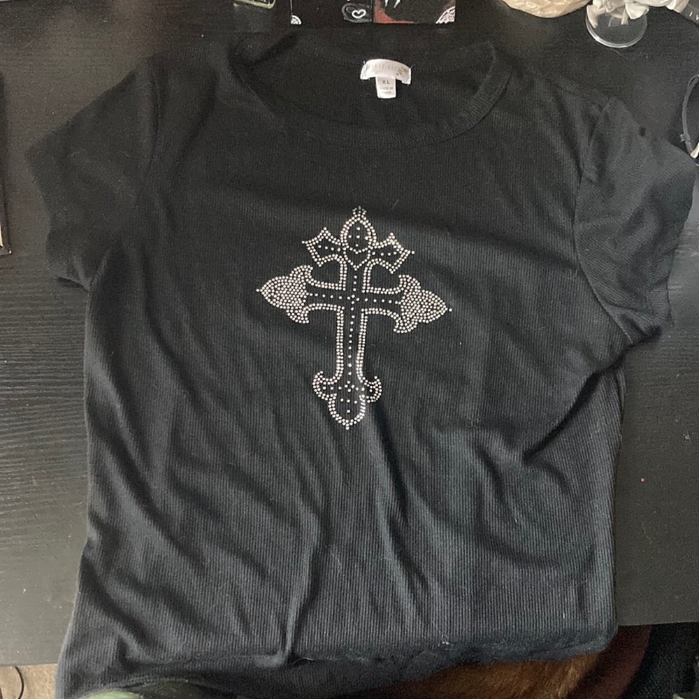 Cross crop top tee